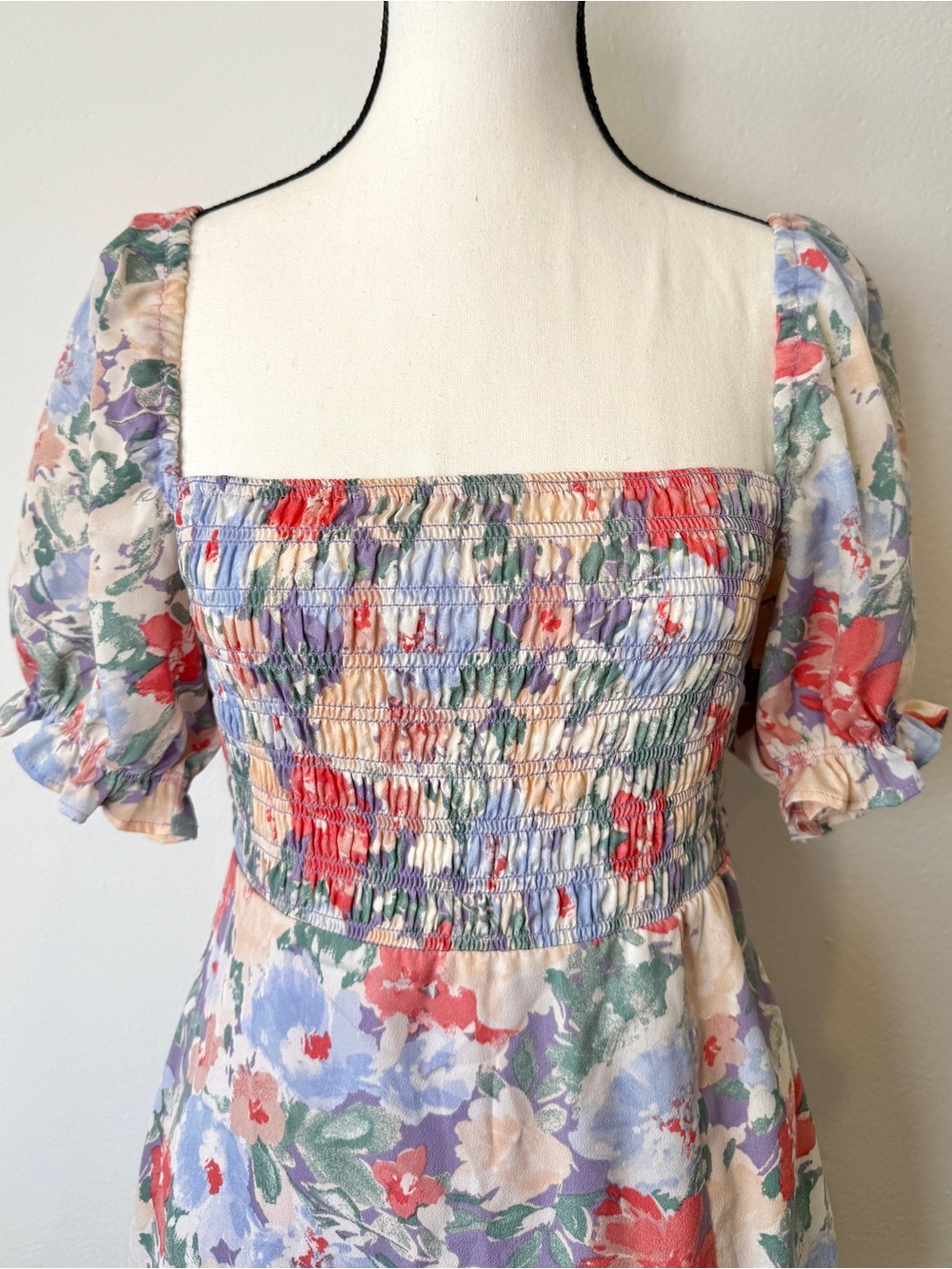ASTR The Label Size Small Floral Smocked Puff Sleeve Midi Dress - Picture 4 of 12